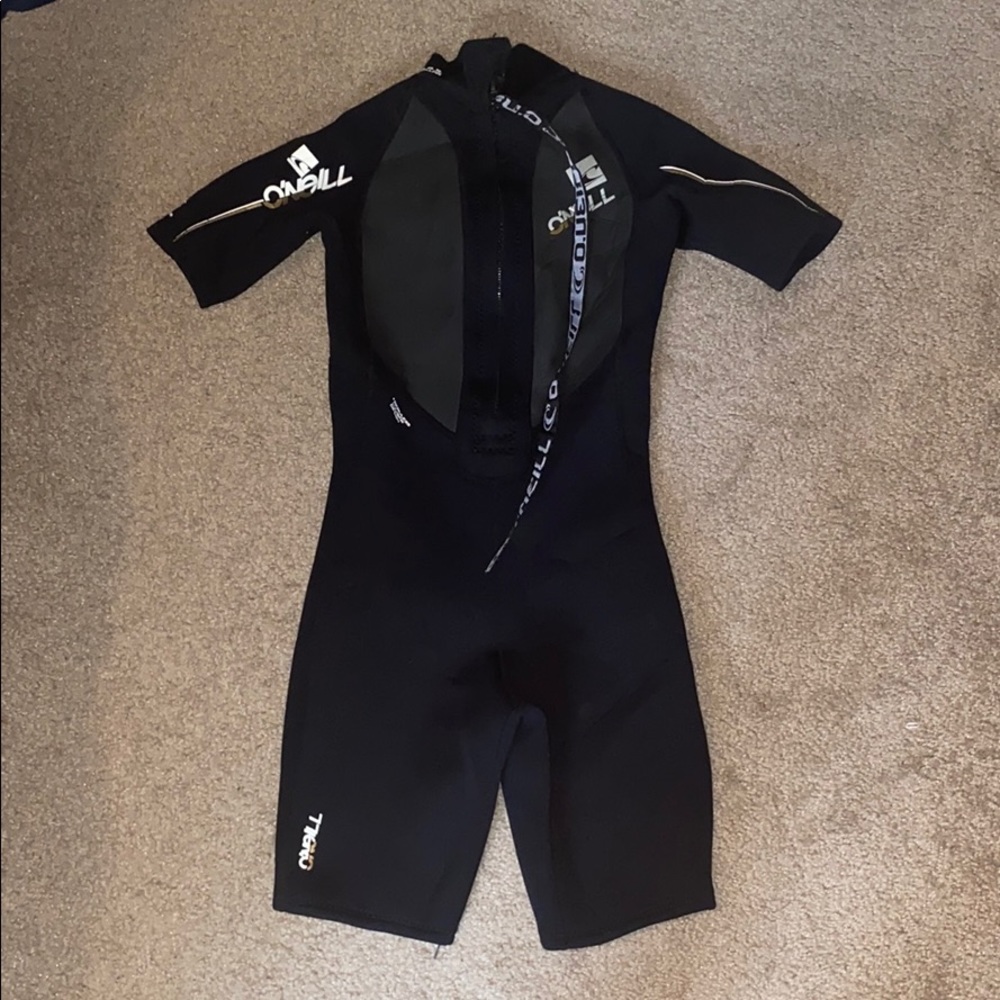 Surfing wet suit